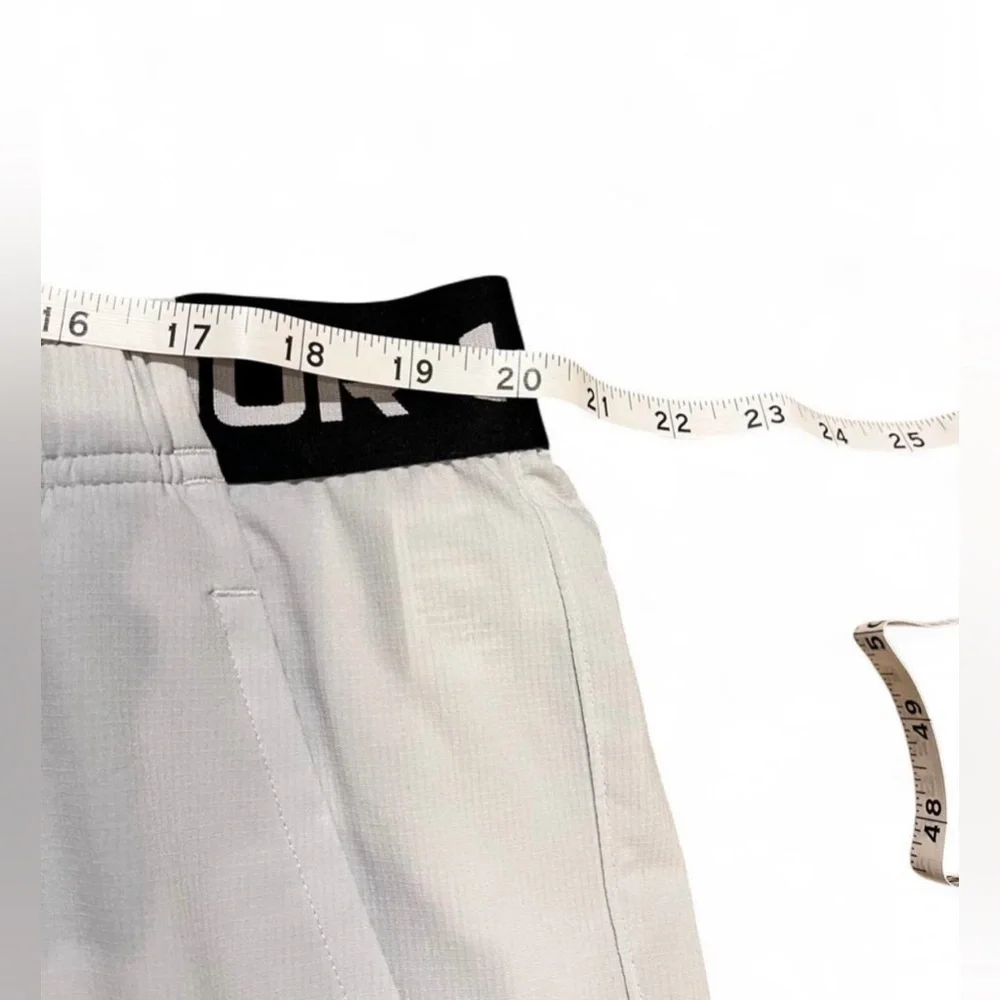 Under Armour Black and White Fitted Shorts - Picture 7 of 7